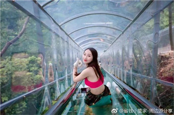 貴州省安順市世界花都景區(qū)玻璃滑道